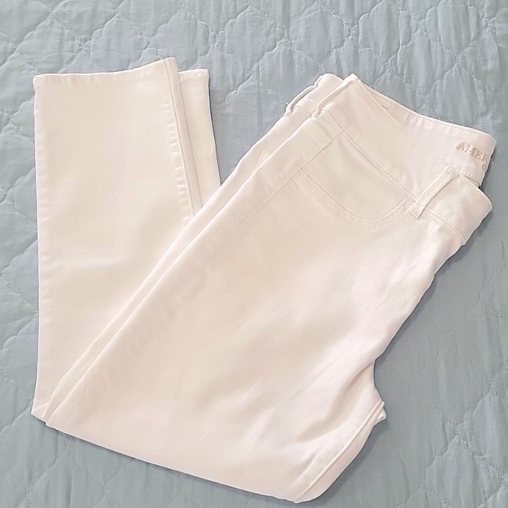 American Eagle White Womens Jeans. Super Stretch. Size 12